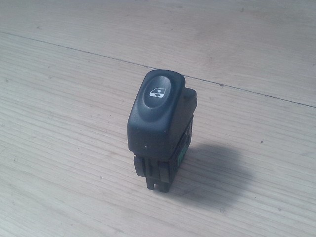 RENAULT MEGANE 95-99 Jobb első ablakemelő kapcsoló 1. kép