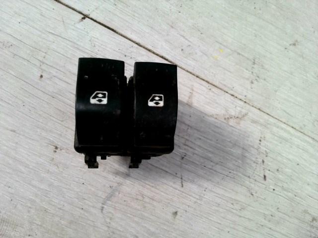 RENAULT SCENIC 03-06 Bal első ablakemelő kapcsoló 1. kép