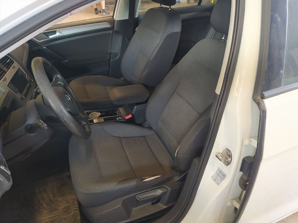 Volkswagen Golf VII - Bontódik, minden alkatrésze eladó! (CHL , Fehér/LC9A) 11. kép