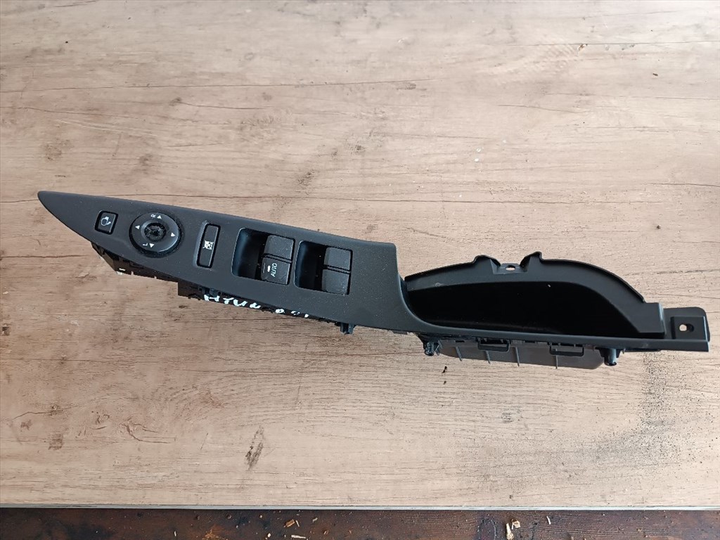 Hyundai ix20 bal első ablakemelő kapcsoló  1. kép