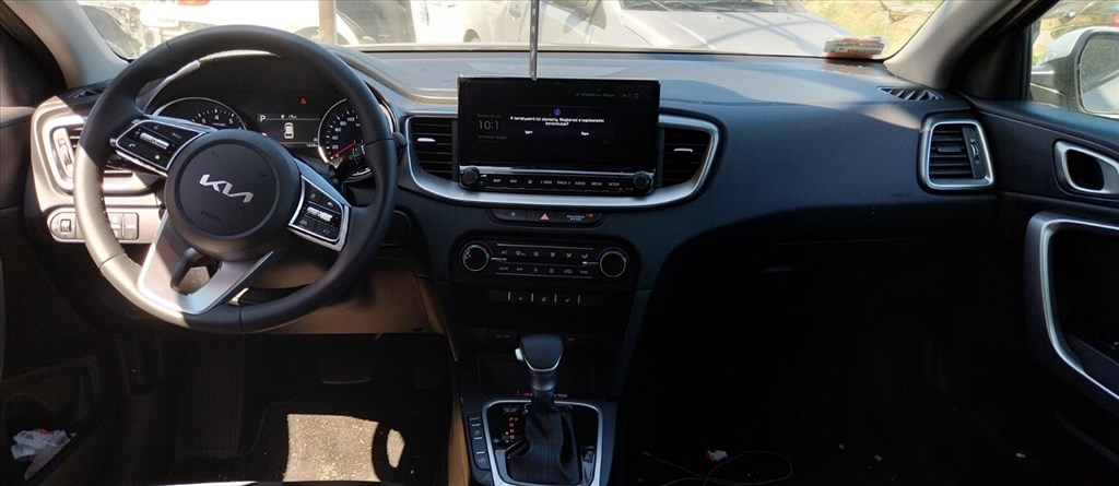 Kia Cee'd (CD) bontott alkatrészei 6. kép