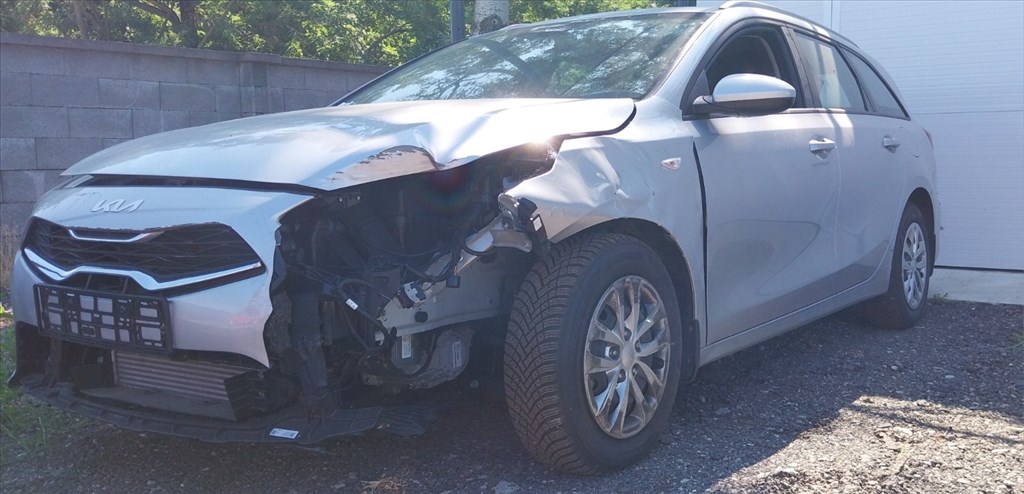 Kia Cee'd (CD) bontott alkatrészei 9. kép