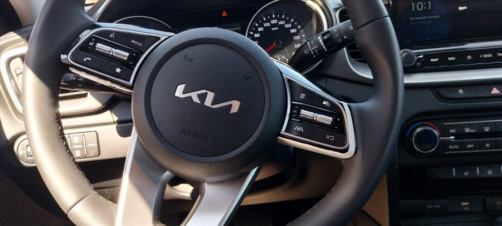 Kia Cee'd (CD) bontott alkatrészei 12. kép