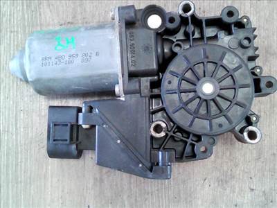 AUDI A6 97-04 Jobb hátsó ablakemelő motor