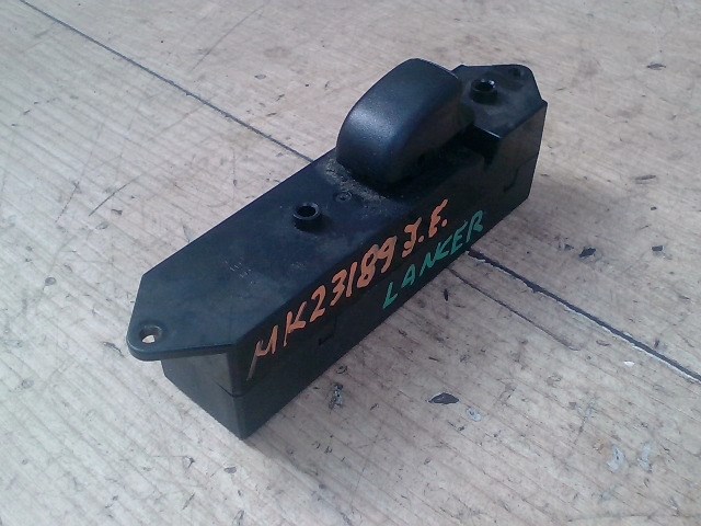 MITSUBISHI LANCER 96-98 Jobb első ablakemelő kapcsoló 1. kép