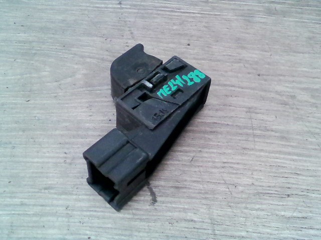 NISSAN PRIMERA 98-01 Jobb első ablakemelő kapcsoló 1. kép