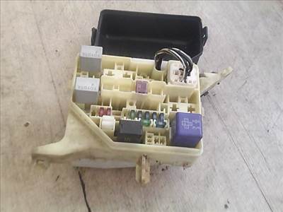 TOYOTA YARIS 99.04-05.09 Biztosítéktábla BCM BSI BSM SAM GEM modul Motortér