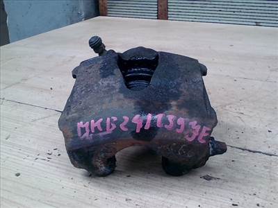 VOLKSWAGEN Golf V. 2003.10 - 2008.09 Jobb első féknyereg munkahengerrel