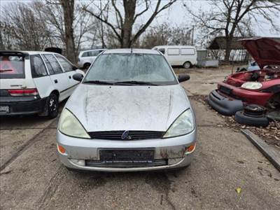 Ford Focus Mk1 1.4i 16V motorháztető 