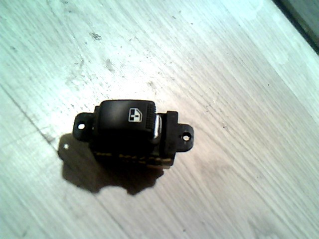 KIA RIO 2000.04-2005.06 Jobb hátsó ablakemelő kapcsoló 1. kép