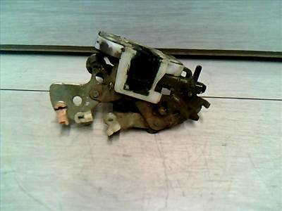 MAZDA 121 90.12.01-96.02.28 Jobb hátsó ajtó zárszerkezet mechanikus