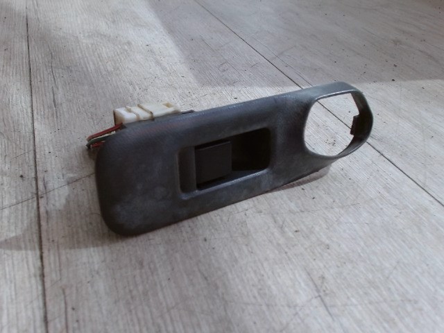 NISSAN PRIMERA 98-01 Jobb első ablakemelő kapcsoló 1. kép