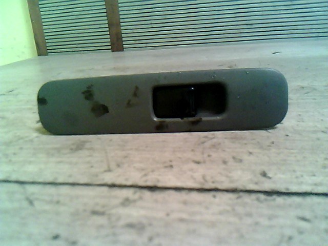 SUZUKI ALTO 02-09 Jobb első ablakemelő kapcsoló 1. kép