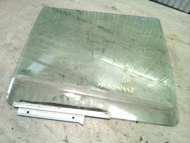 SUZUKI SWIFT 05-10 Jobb hátsó ajtóüveg 1. kép