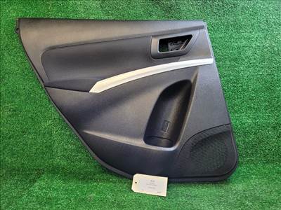 SUZUKI S-CROSS Bal hátsó Ajtó Kárpit 8374261M00 8307561m01