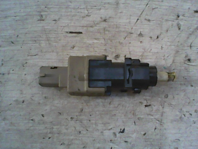 ALFA ROMEO ROMEO 147 04.10-10.05 Féklámpa pedál kapcsoló 1. kép