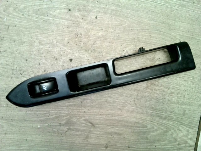 KIA RIO 2000.04-2005.06 Jobb hátsó ablakemelő kapcsoló 1. kép