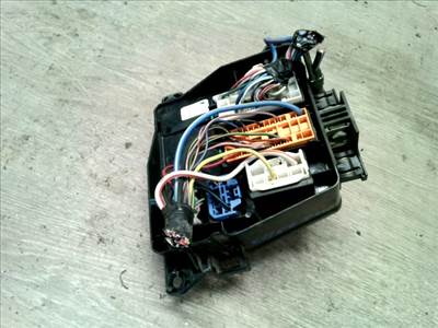 MAZDA PREMACY 99.01-05.10 Biztosítéktábla BCM BSI BSM SAM GEM modul 