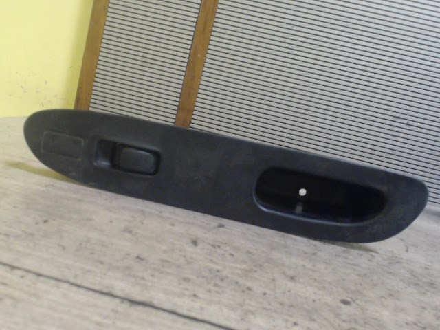 MITSUBISHI COLT 98-03 Jobb első ablakemelő kapcsoló 1. kép