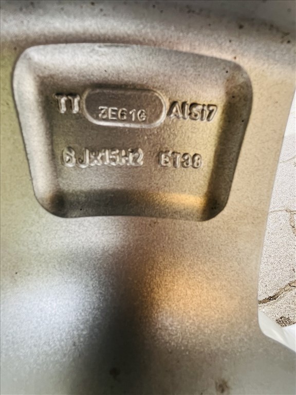  Skoda 5x100 lyukosztású 15" használt alufelni, rajta 195/65 újszerű Toyo Tires téli gumi gumi  6. kép