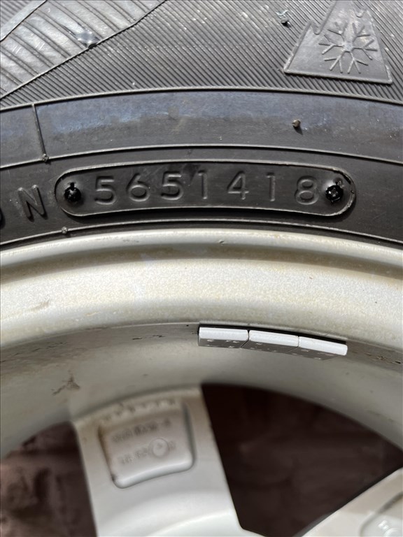  Skoda 5x100 lyukosztású 15" használt alufelni, rajta 195/65 újszerű Toyo Tires téli gumi gumi  8. kép