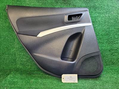 SUZUKI S-CROSS Bal hátsó Ajtó Kárpit 8374261M00 8307561m01