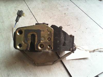 KIA CARENS 01-06 Jobb hátsó ajtó zárszerkezet központi záras