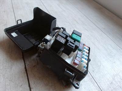 MAZDA PREMACY 99.01-05.10 Biztosítéktábla BCM BSI BSM SAM GEM modul Motortér