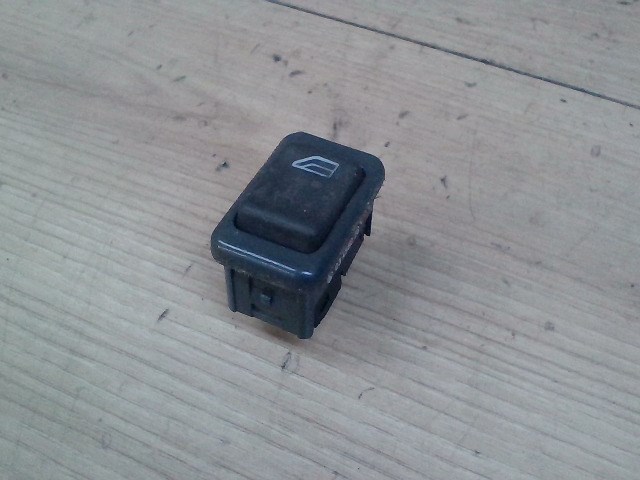 VOLVO V40 Jobb első ablakemelő kapcsoló 1. kép