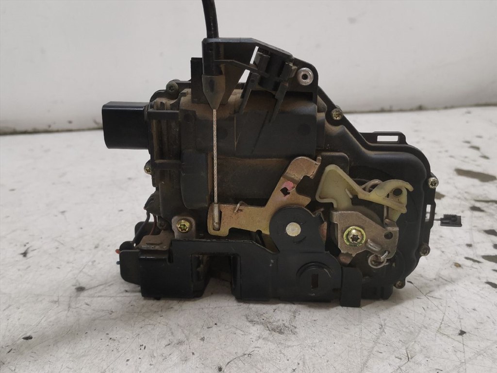 VW GOLF IV Variant (1J5) 1.4 16V Jobb hátsó Ajtózár #40873# 839016A 3. kép