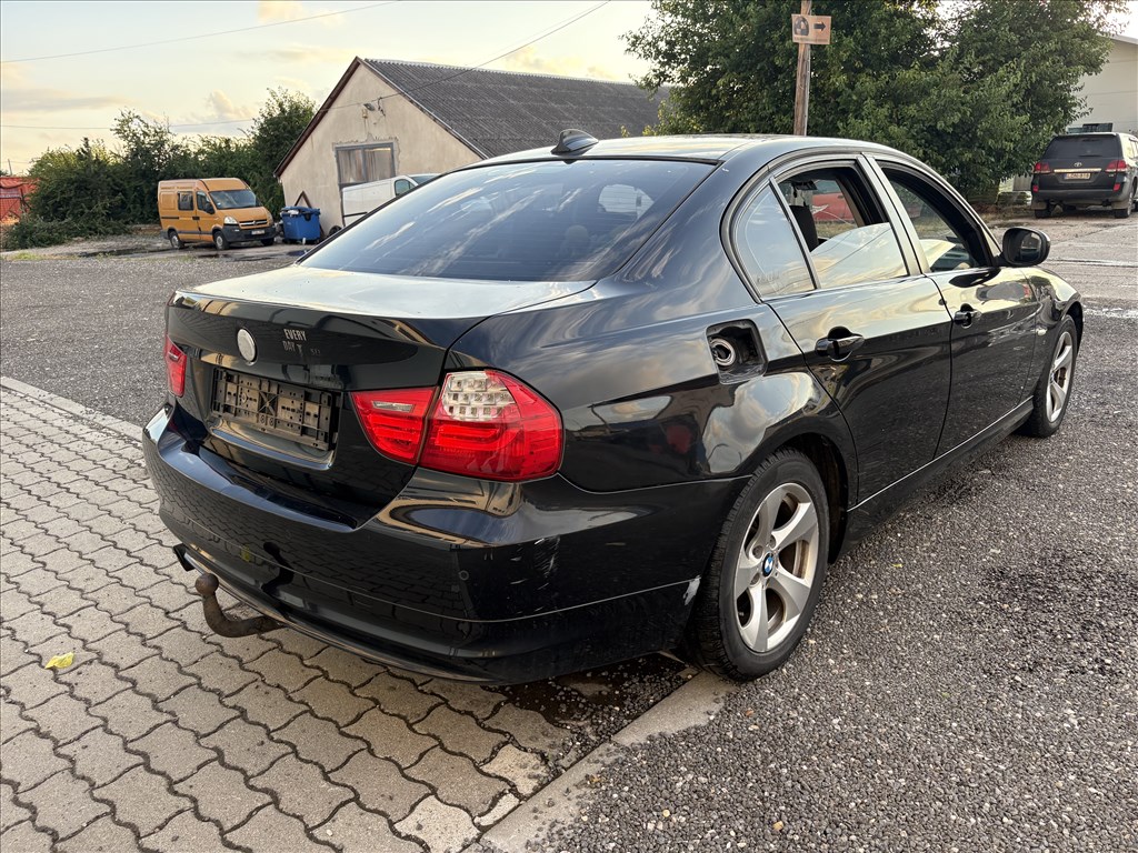 BMW 3-as sorozat (E90, E91, E92, E93) bontott alkatrészei 3. kép