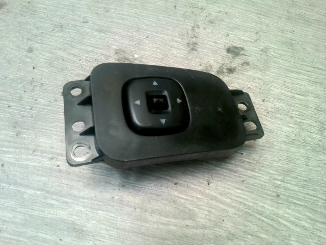 MAZDA MPV 99-05 Elektromos tükör állító kapcsoló 1. kép
