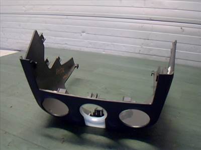 MITSUBISHI COLT 04.04-08.09 Középkonzol keret