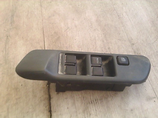 NISSAN PRIMERA P11 96.10-99.09 Bal első ablakemelő kapcsoló 1. kép