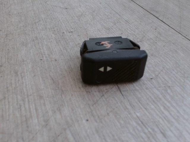 RENAULT CLIO 90-96 Jobb első ablakemelő kapcsoló 1. kép