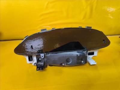 Toyota Yaris (XP90) kilóméteróra  838000d690