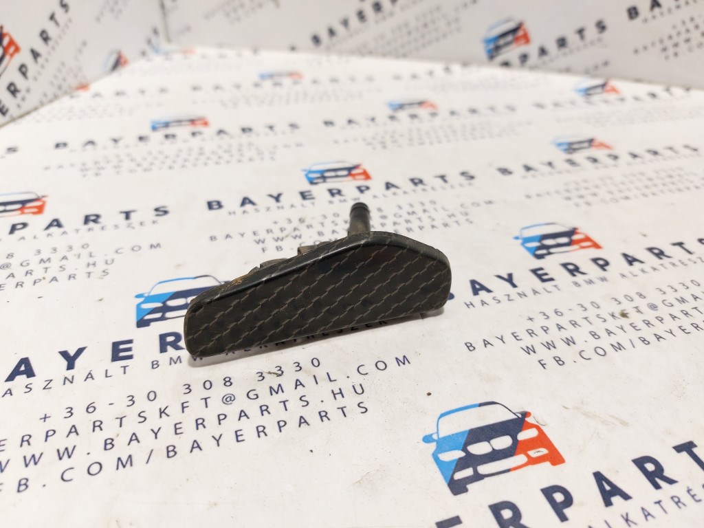 BMW E46 sedan touring facelift bal elsõ fekte fényszórómosós lámpamosó bajuszléc bajusz léc takaró fúvóka takaró 1. kép