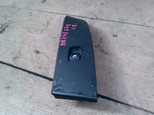 BMW E60 2003.07.01-2010.10.01 Jobb első ablakemelő kapcsoló 1. kép