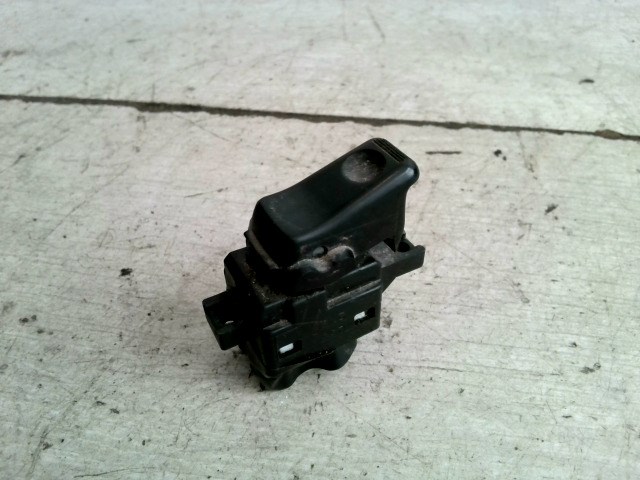 MAZDA DEMIO 98.08-00.05 Jobb első ablakemelő kapcsoló 1. kép