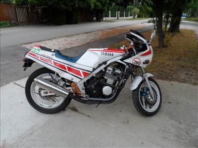YAMAHA FZR 400R,FELÚJÍTOTT MOTORBLOKK,RENGETEG PÓTALKATRÉSZ,1.5 ÉV VIZSGA!