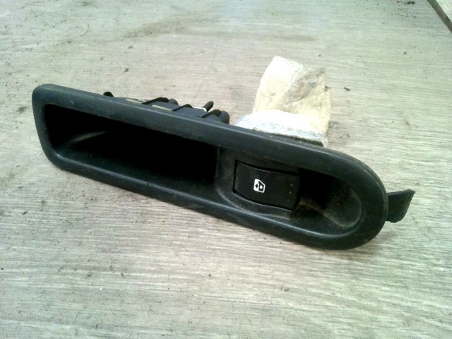 RENAULT SCENIC 03-06 Bal hátsó ablakemelő kapcsoló 1. kép