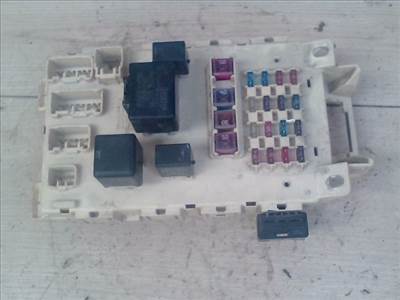 TOYOTA YARIS 99.04-05.09 Biztosítéktábla BCM BSI BSM SAM GEM modul Utastér