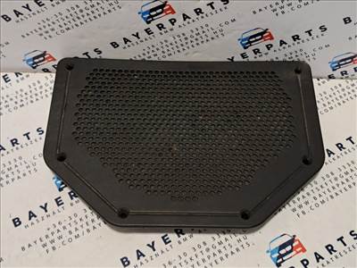 BMW E81 E82 E87 E88 E84 X1 ülés alatti mélynyomó mély hangszóró rázs borítás