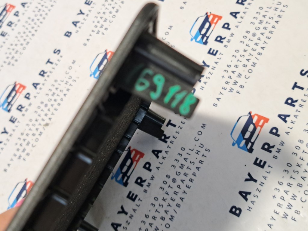 BMW E81 E82 E87 E88 E84 X1 ülés alatti mélynyomó mély hangszóró rázs borítás 4. kép