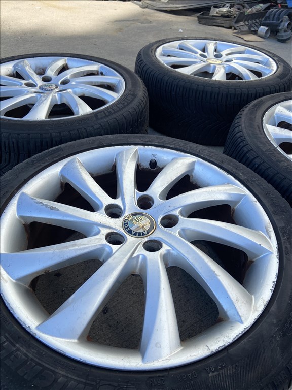  17" újszerű (gyári felni) alufelni, rajta 225/45 újszerű Michelin téli gumi gumi  3. kép