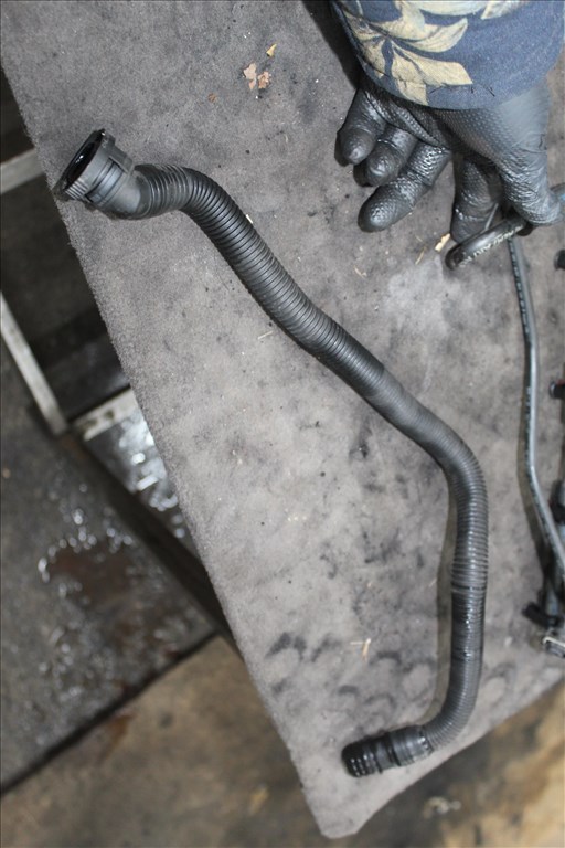 Audi A4/B8 2007-2013 2.0D CAGA vízcső  1. kép