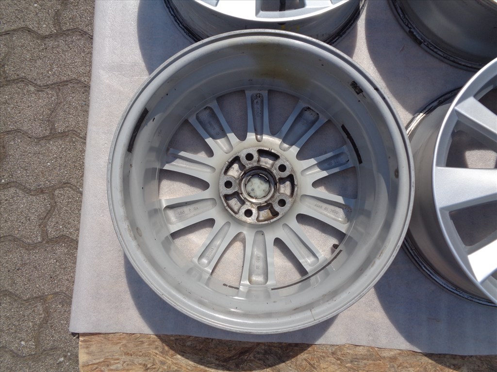 Mazda gyári alufelni 17-es, 5×114.3-as osztóval, szép állapotban eladó.  6. kép