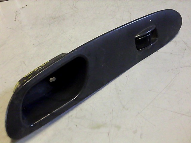 DAEWOO NUBIRA 97-99 Jobb első ablakemelő kapcsoló 1. kép