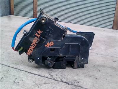 MAZDA 323 98-01 Jobb hátsó ajtó zárszerkezet központi záras