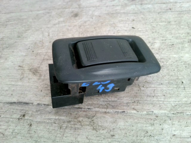 MAZDA MPV 99-05 Jobb első ablakemelő kapcsoló 1. kép